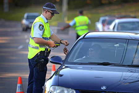 انتقال خودرو به پارکینگ توسط پلیس